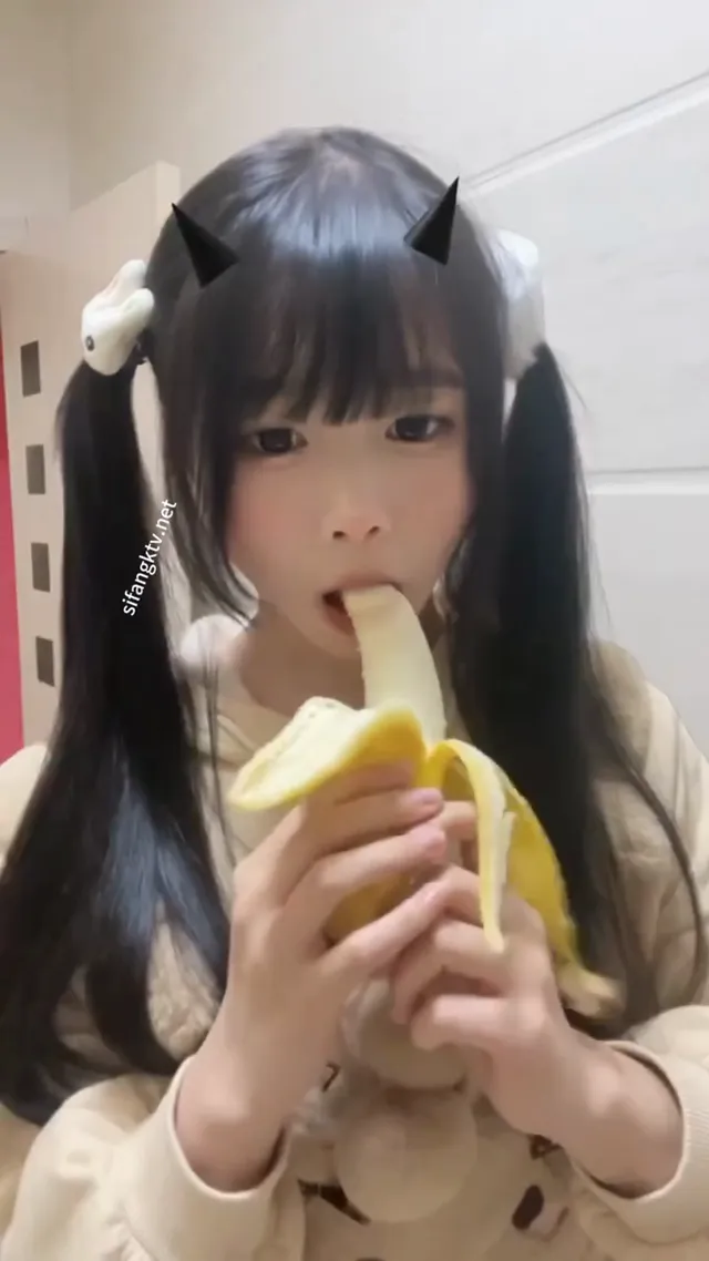  萝莉学妹的身材真是太棒了！