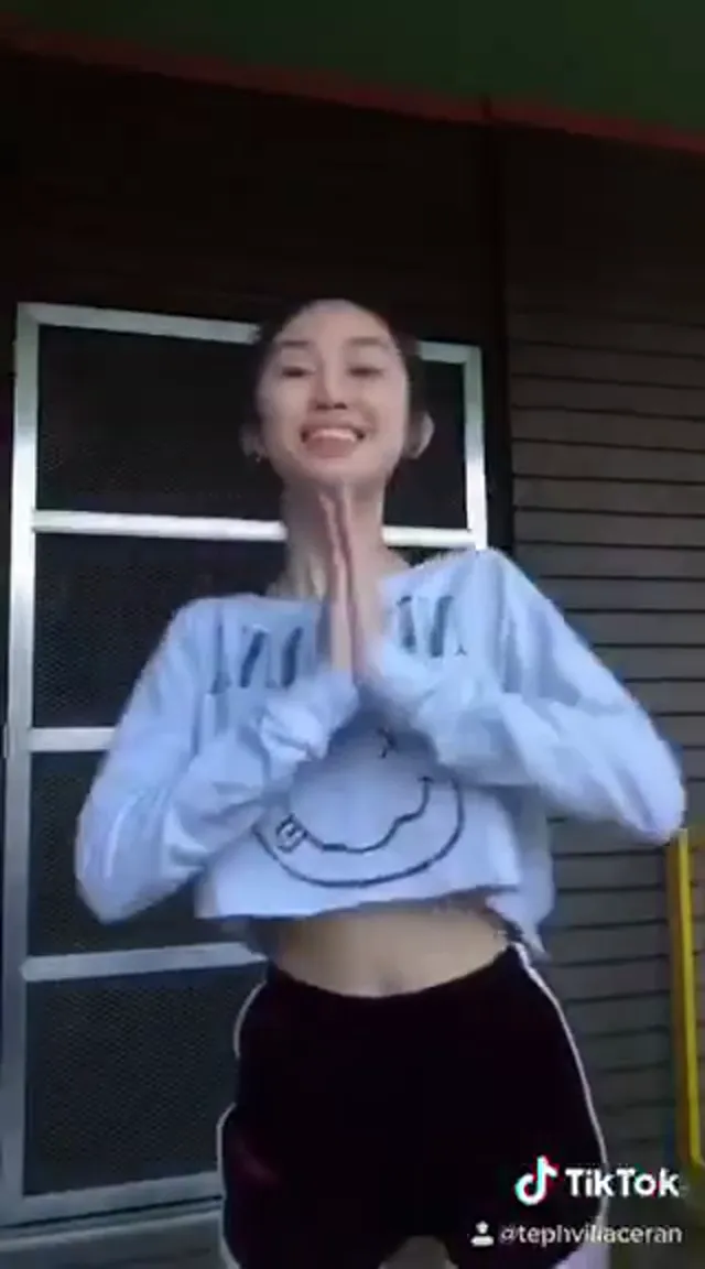 来自菲律宾的精神小妹和网友裸聊自慰抠逼