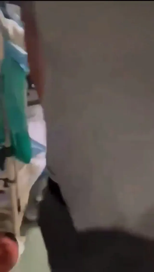 英国真实狱警和服刑人员做爱，露脸 警务编号 带着结婚戒指，外网疯传