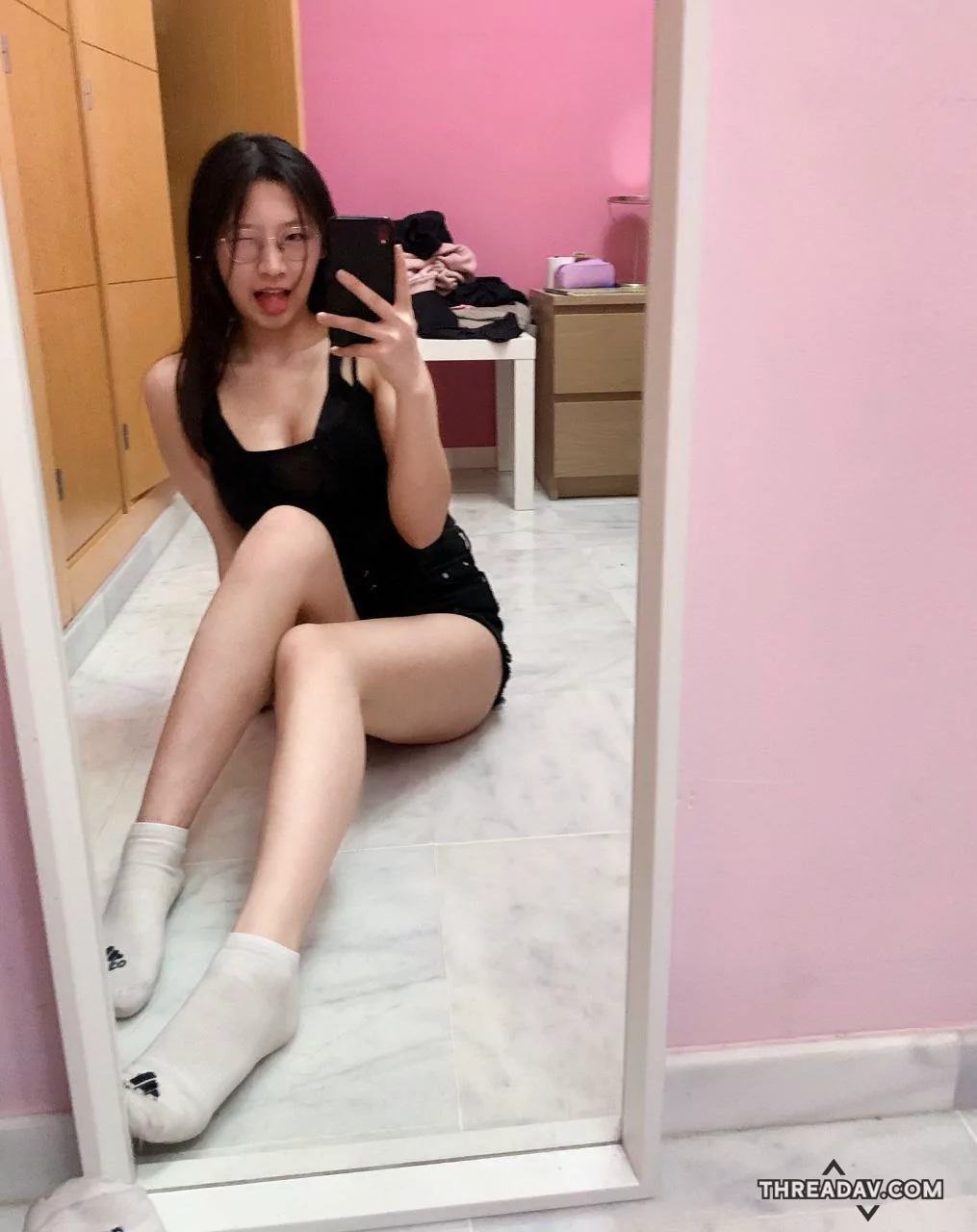 學生妹身體才剛發育成熟而已就急著想玩逼自摸體驗