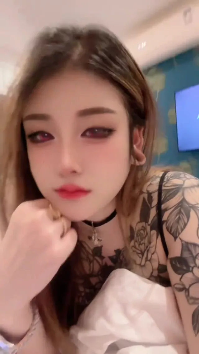 高人氣抖音紅人紋身美女自拍啪啪啪視頻流出，獨家流出，真騷勁