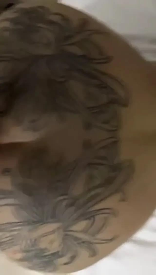 平常甜美可愛的她，要打炮時真反差，后入纹着菊花的大臀，這麼彈的臀越操越舒服