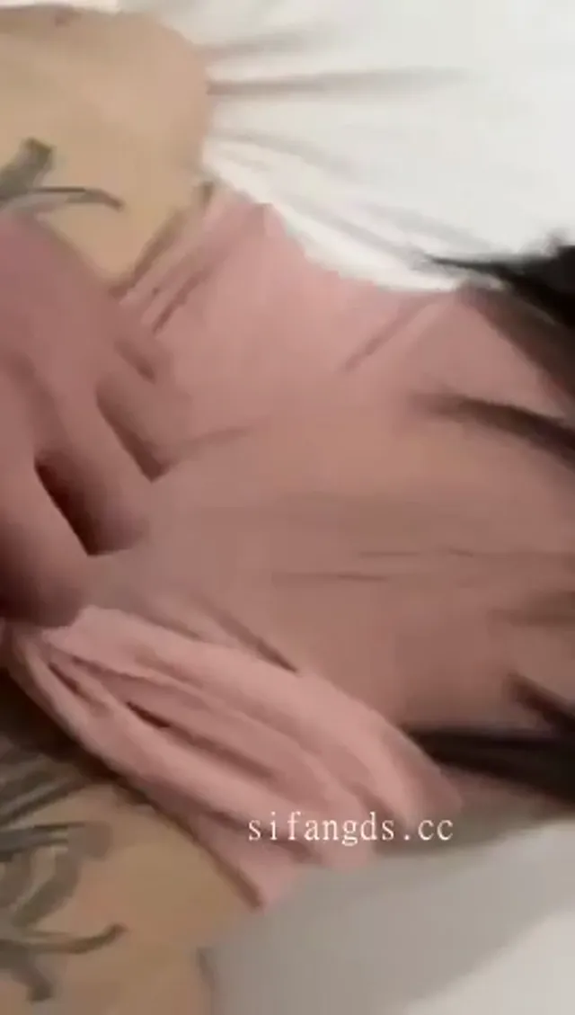平常甜美可愛的她，要打炮時真反差，后入纹着菊花的大臀，這麼彈的臀越操越舒服