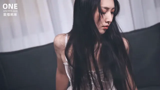 看起来清纯漂亮的闺蜜，竟然在我试婚纱时偷吃我的男人