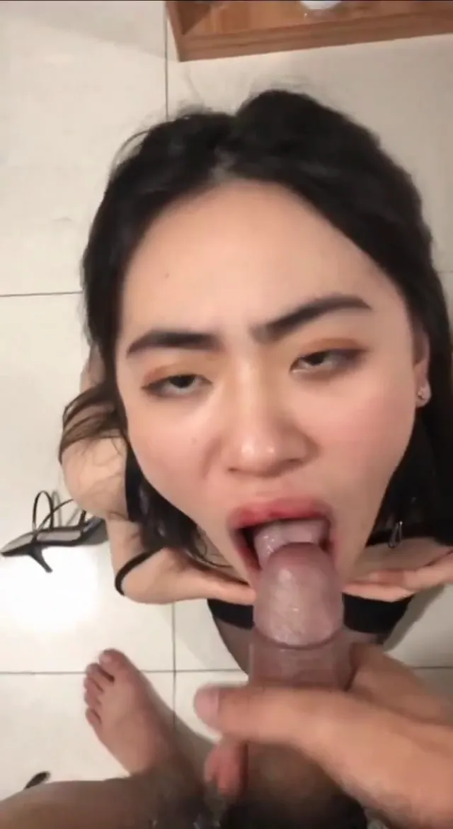 女友每天都等著我射滿噴滿白漿給她，每回她淫蕩母狗臉張嘴看我