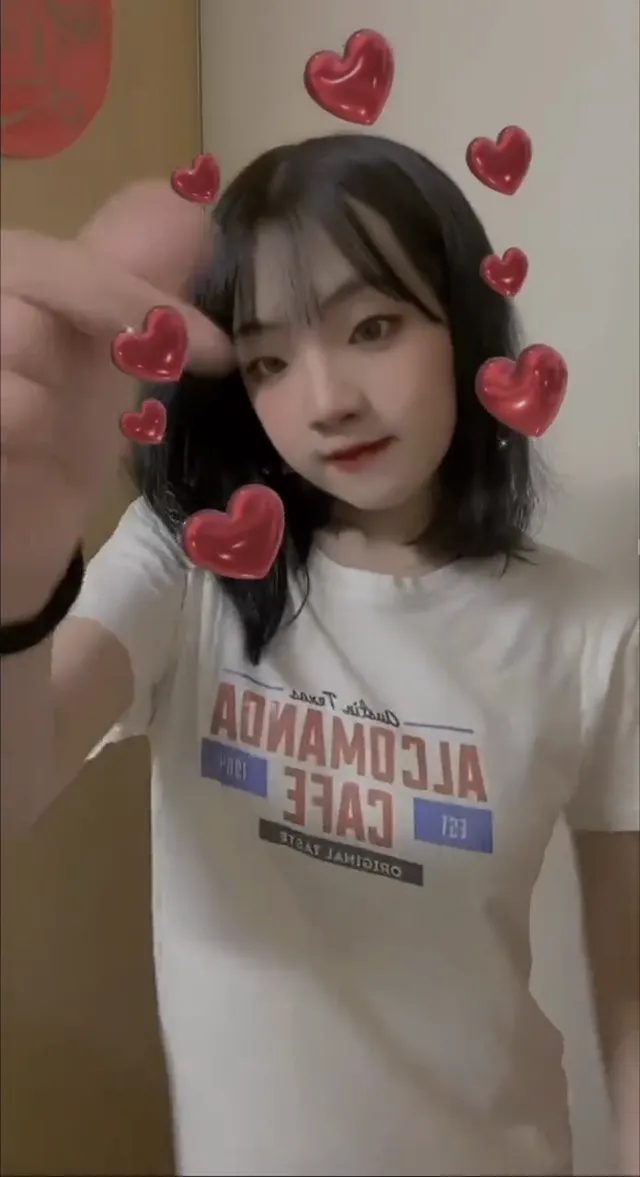 CK淫蕩母狗大學生自拍特輯