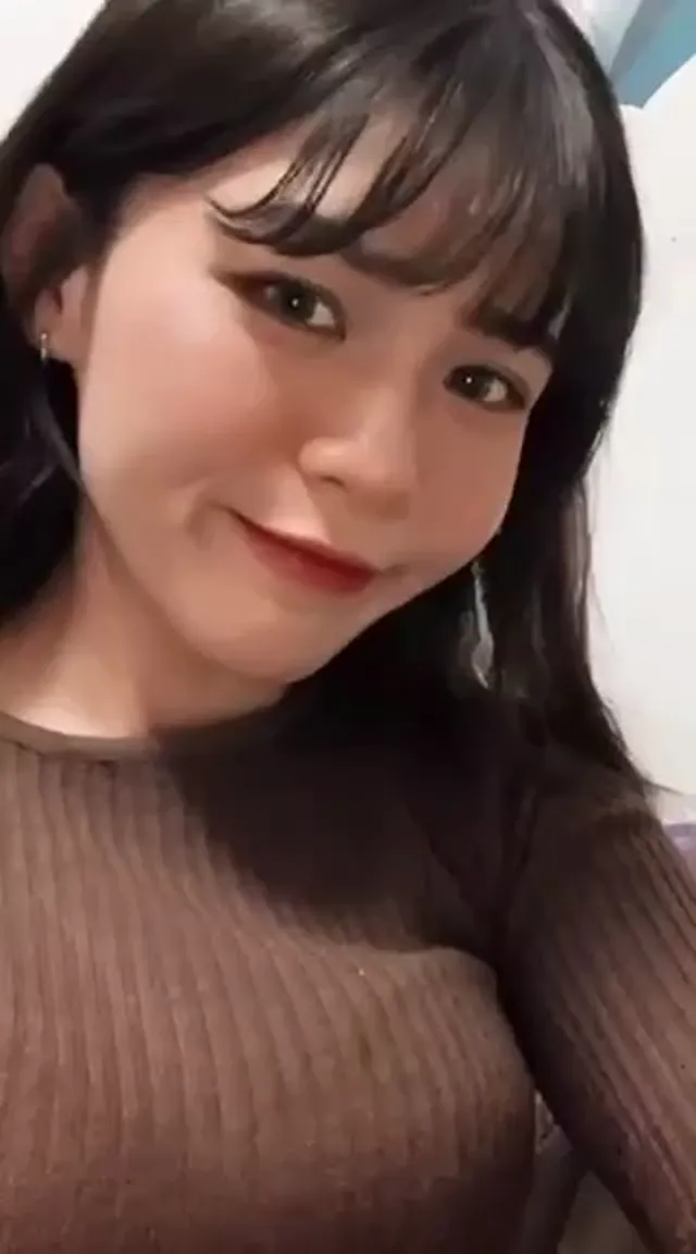 喜歡自拍的 IG甜妹有對海咪咪 - 自拍視角實錄影片
