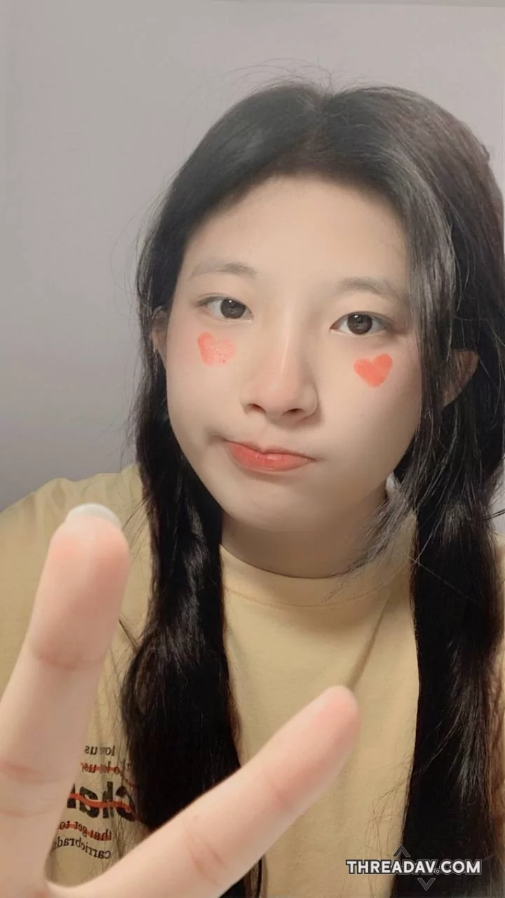 清純大學妹子IG私密照被外流了