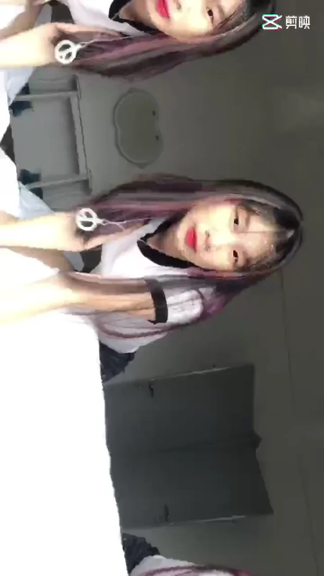 IG短髮正妹撫弄騷穴自拍外流 - 自拍視角實錄影片