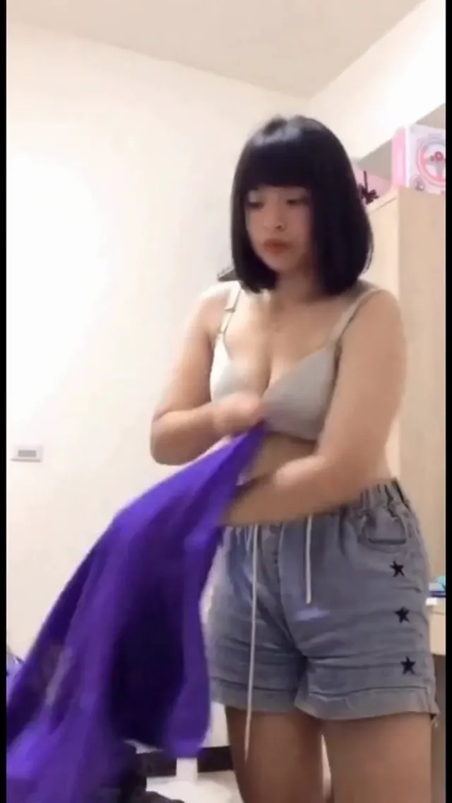 台灣騷母狗自拍 這表情有夠讚 - 自拍視角實錄影片