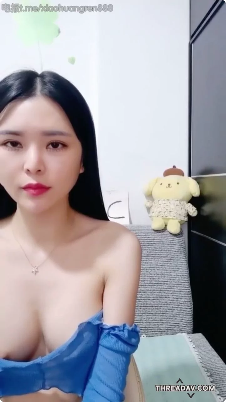 面具嘉年华裸舞会，两女亲密接触