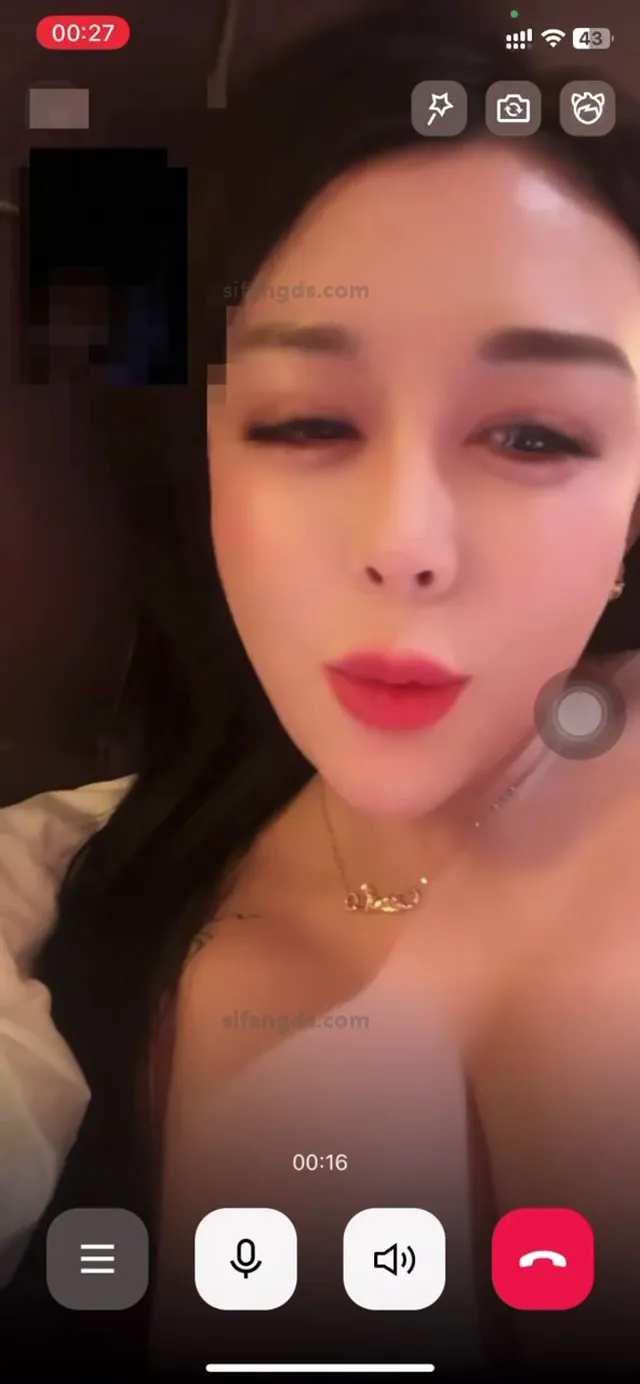 巨乳女神露脸抠逼吃鸡后入