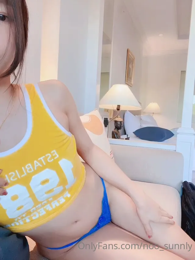 超高顏值臉蛋媲美線上女模臉孔，那誘人的身材真是太想操