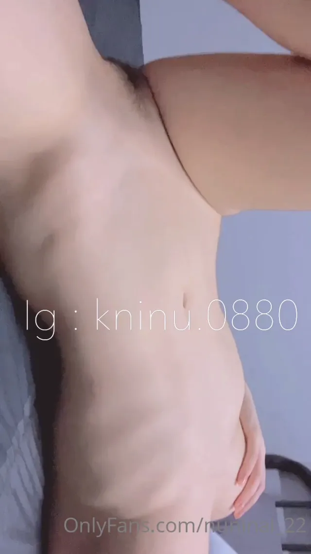 極大粉嫩乳暈超巨乳清純妹，大到要捧著這巨乳，頭埋在裡面一定很爽