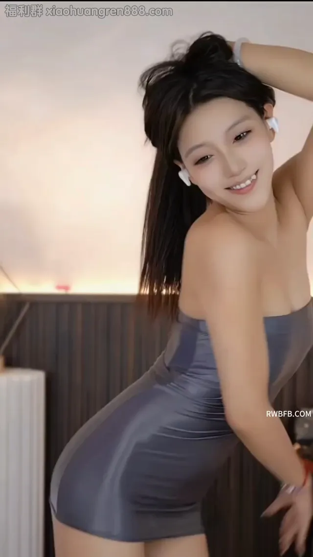 高顏值極品美女擦边热舞，這腰扭的彎的真騷，拉到床上打炮一定技巧好