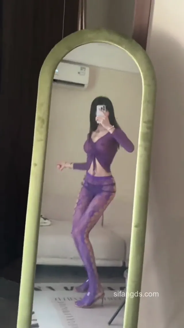 推特知名网红,顶级颜值身材，露脸最大尺度，白皙巨乳騷穴露出