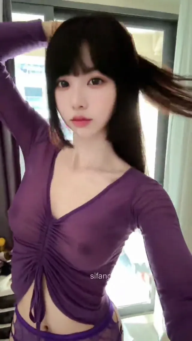 推特知名网红,顶级颜值身材，露脸最大尺度，白皙巨乳騷穴露出
