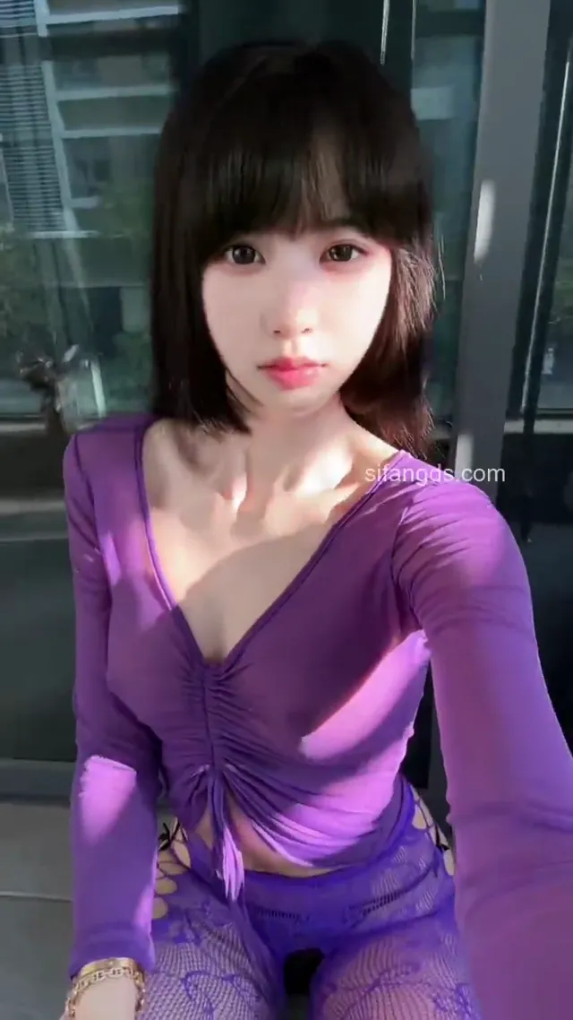 推特知名网红,顶级颜值身材，露脸最大尺度，白皙巨乳騷穴露出