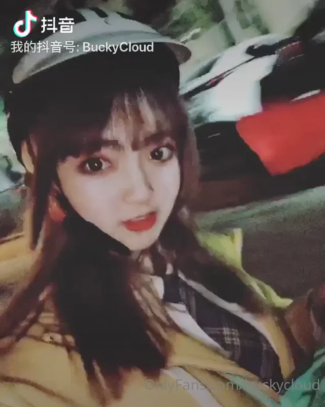 甜美可愛知名網紅onlyfans視頻流出，反差大露臉大露巨乳奶子