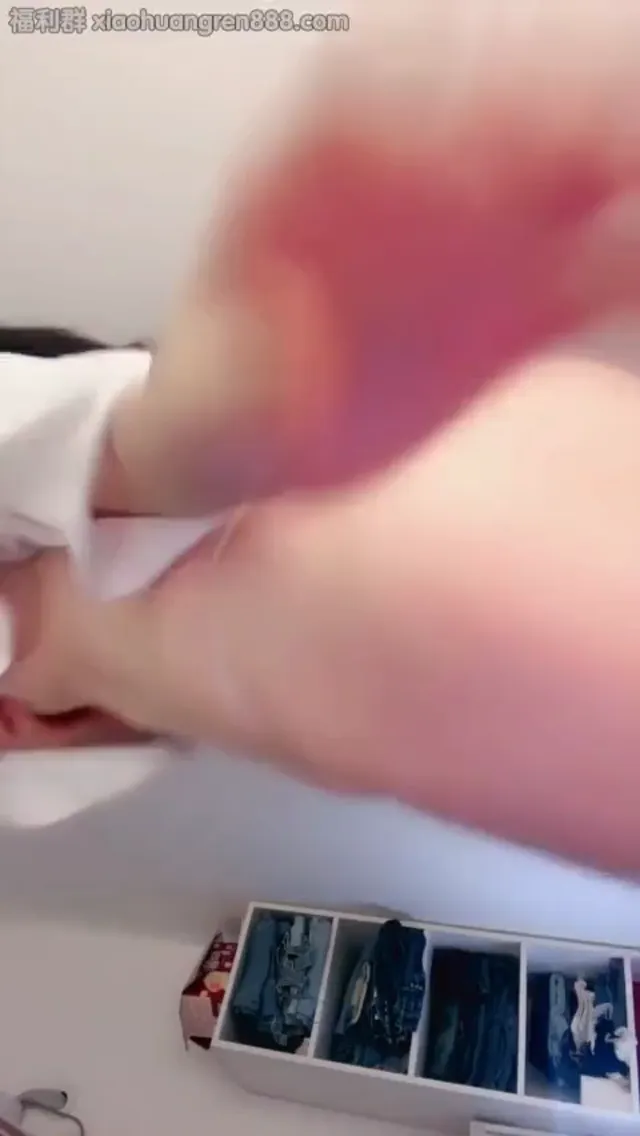 顶级绿播女神下海，明星颜值秒杀网红女主播，多套情趣内衣秀极品美乳模特身材，男友第一视角在你枕边呻吟，史上最大尺度，女神终于露穴了，好粉嫩