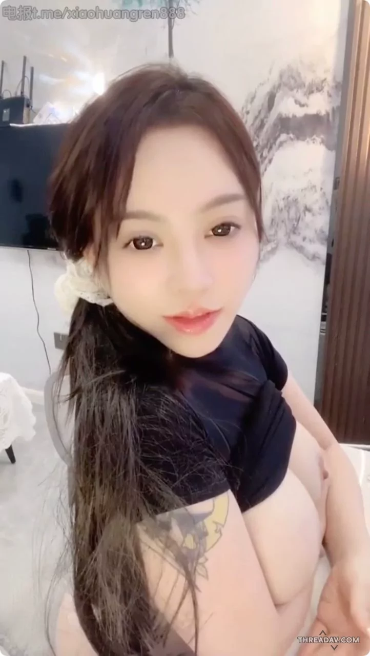 秒杀网红美到爆，拥有堪称绝世的美乳又大又圆，男人心目中的完美尤物
