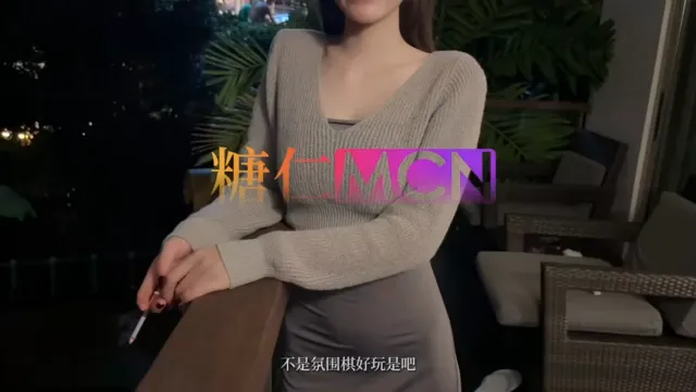 完美身材美女张腿被大屌猛顶蜜穴抽插白浆四溢