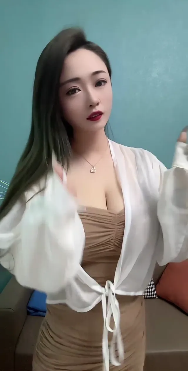 魔鬼身材纹身反差婊精神小妹一个小球球巨乳肥臀大尺度自拍会员付费福利姬视频曝光