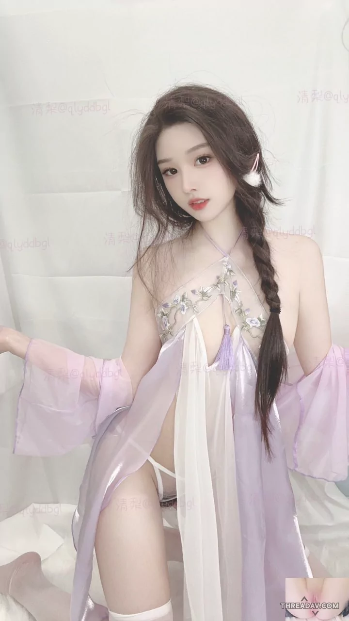 高颜值精神小妹昭昭白虎粉嫩骚穴自慰抠逼福利姬视频曝光