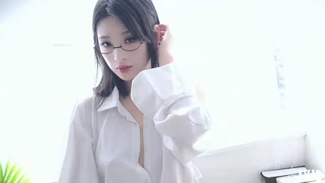 「露露咪」 露比 Ruby 台灣 性愛成癮の性感女教師-露露咪 穿著迷人黑絲吊襪的雙腳 全裸完美曲線，高聳美胸的誘惑，蜜桃翹臀 大腿之上的粉嫩美鮑