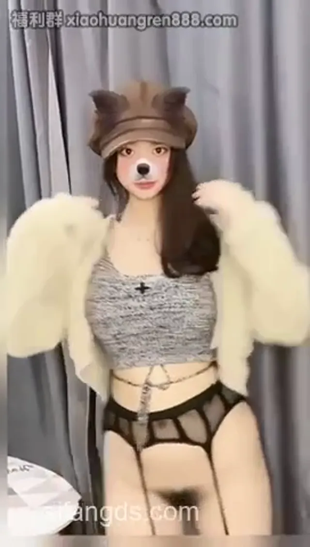 模特挑高身材的巨乳美女，自拍露脸露点視頻，那表情還真騷，奶子挺大
