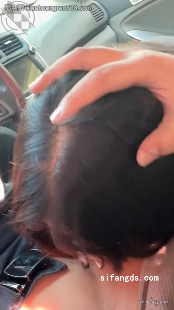翘臀妹妹户外口交真爽，騷起來脫掉黑丝直接野外後入猛操内射,這母狗回到車上還想要，直接趁沒人車內车震抽插