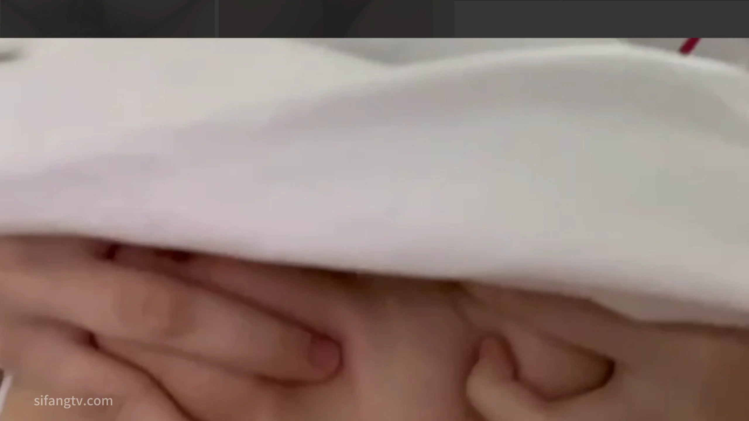 反差贫乳学生穿黑丝做爱，宿舍自拍换衣服，露脸口交