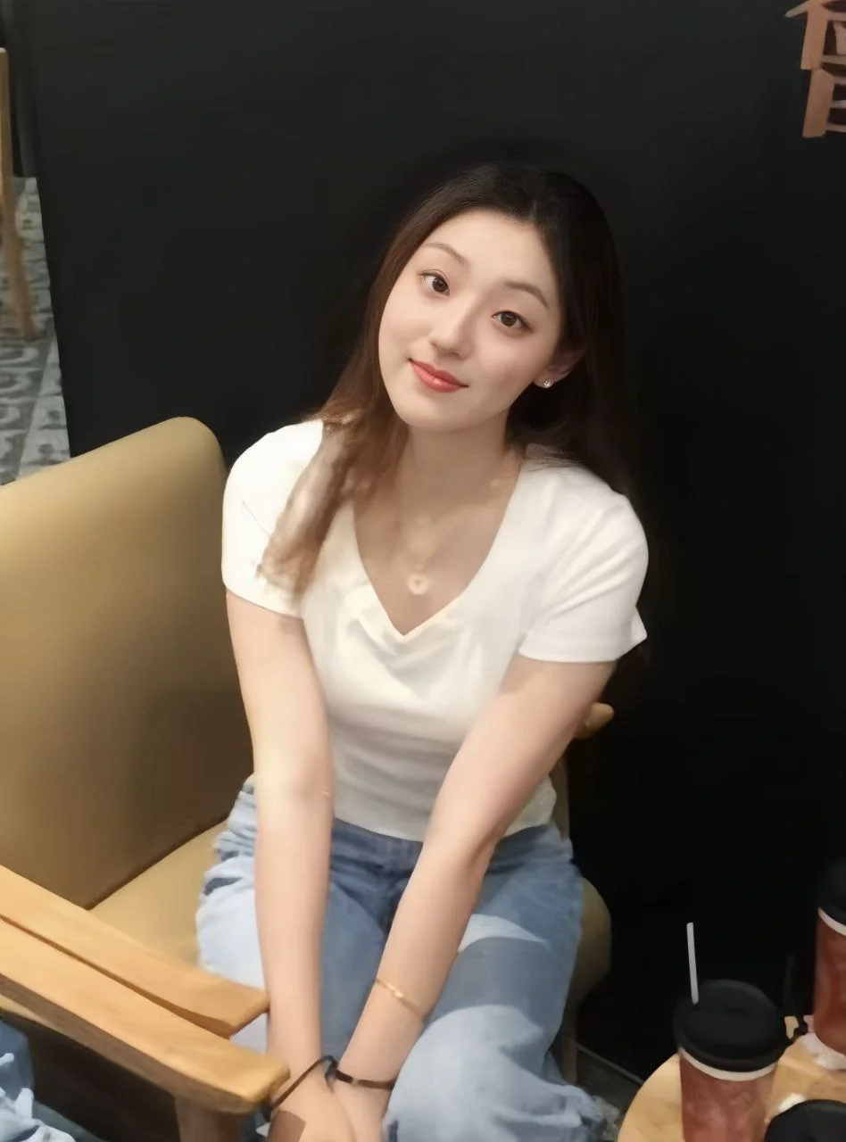 大屁股学生穿情趣内裤被男友大屌后入，高颜值露脸