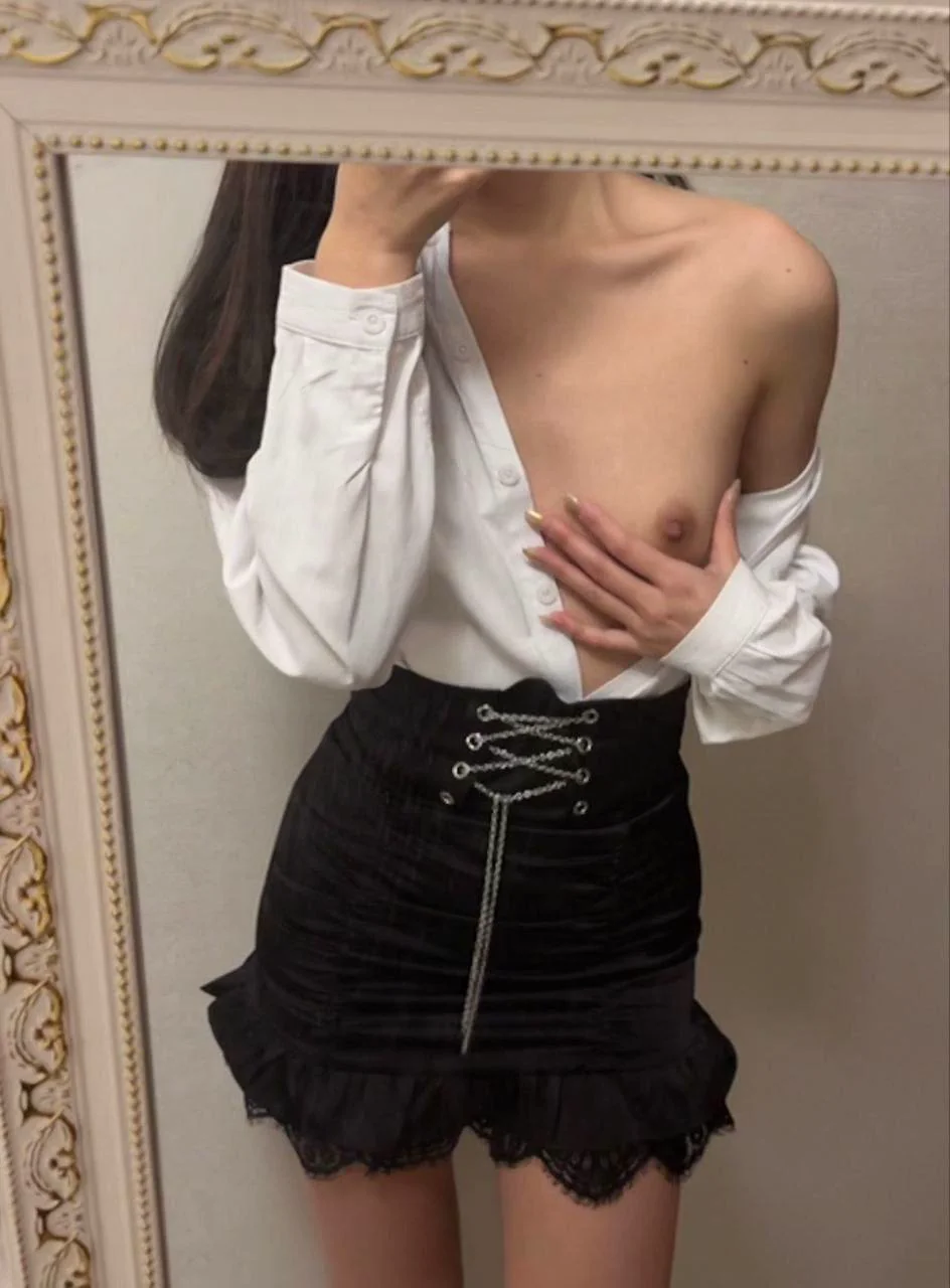 大长腿玉足女神，高跟鞋情趣装勾引男友，女上位全自动模式