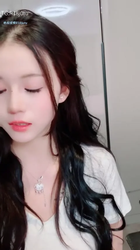 豐滿雙峰，舔奶誘惑，激情熱舞