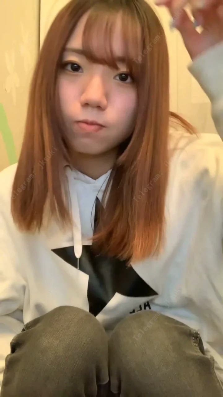 日本jk 高颜值女高中生在網咖脫衣服自慰到高潮