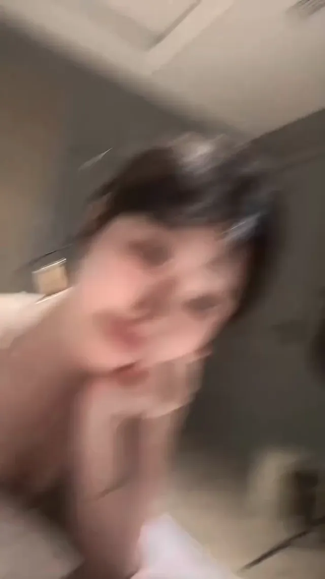 喜歡女生像我這樣趴在床上對你撒嬌擺弄可愛性感嗎