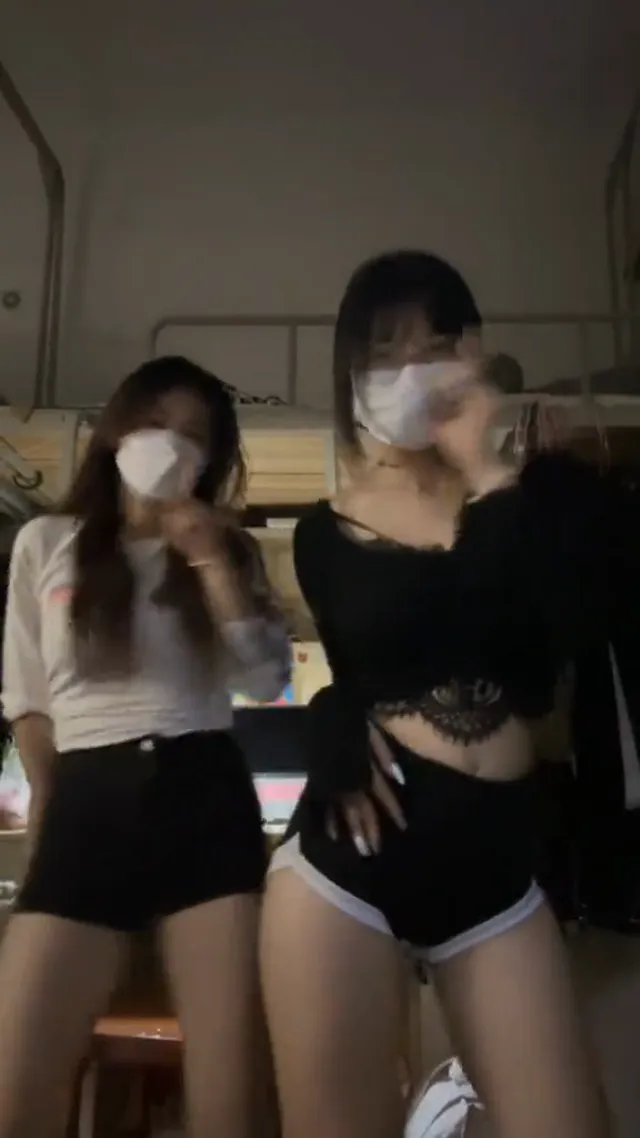 还得是眼镜妹啊!