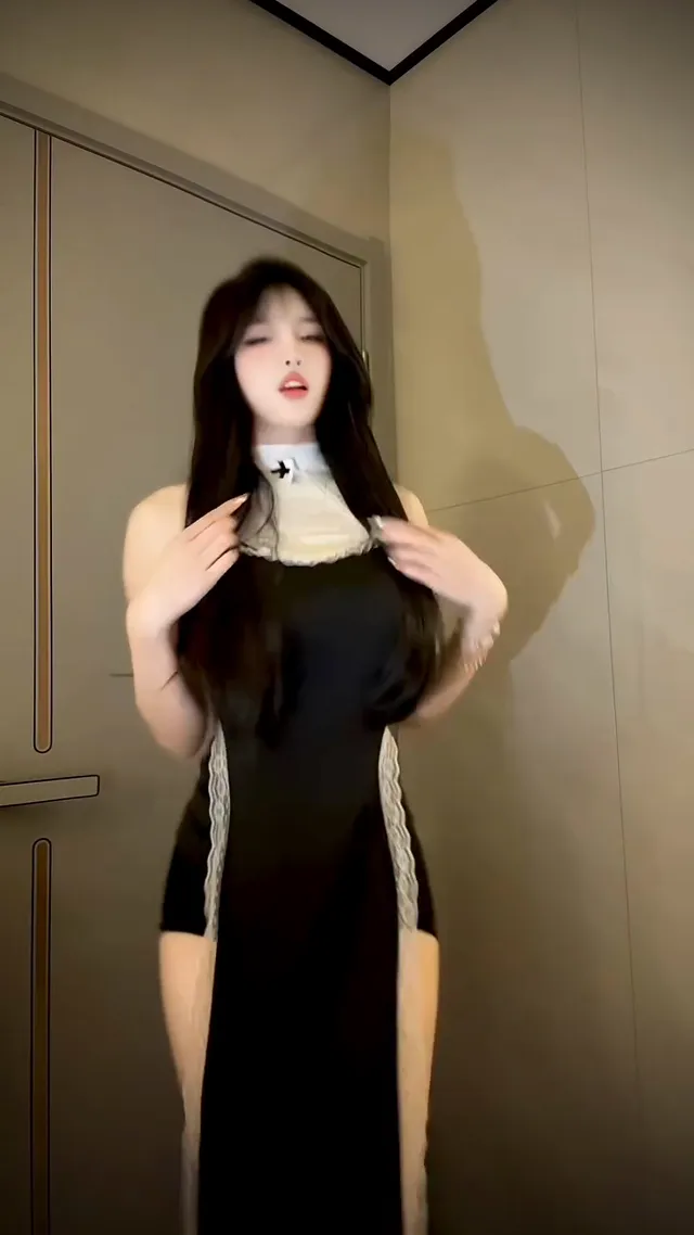 姐姐跳的好騷，這對胸好巨，這種美艷大奶的有人喜歡嗎
