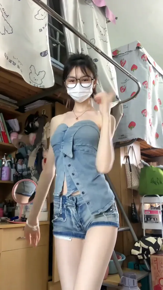 有一直注意看后面镜子的人很懂得欣賞重點