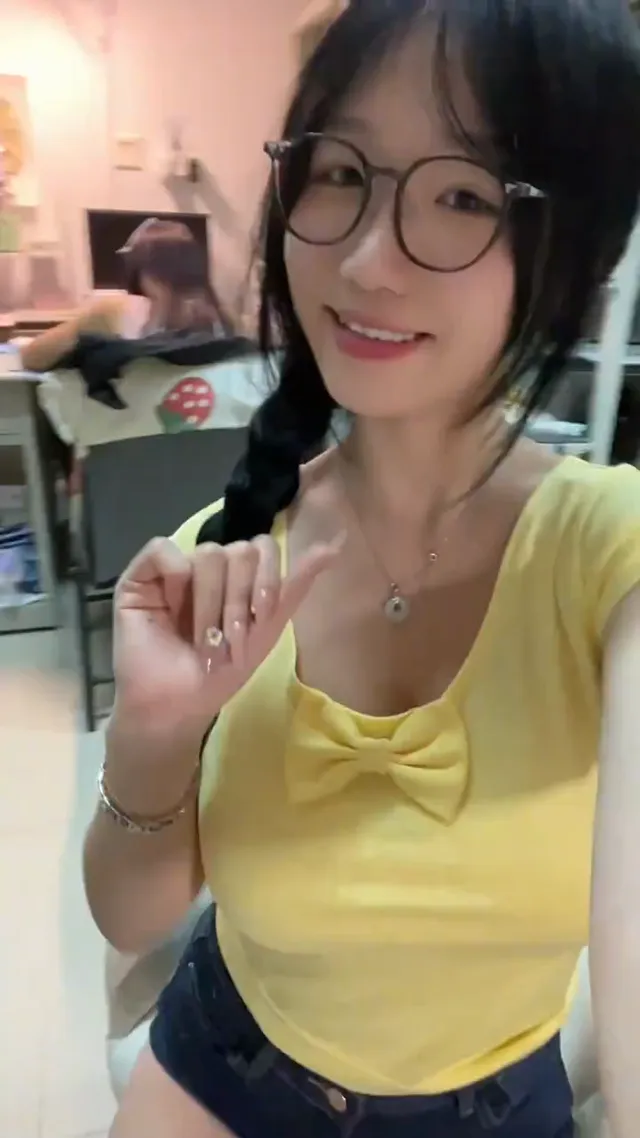 給你滿滿的爆乳可愛青春無敵，當你的女友怎麼樣呢