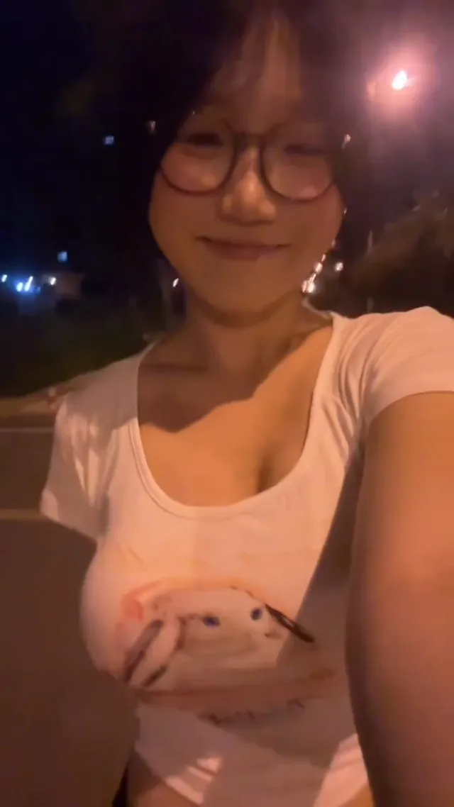 有人說我的車頭燈很大，我覺得還行吧~各位覺得呢