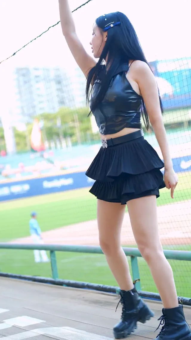 李雅英《王勝偉_王正棠應援有雅英YA雅又贏真的是邦邦本季最大補強無法想像各式戰袍FA輸的樣子!!》重裝戰將_新莊棒球場