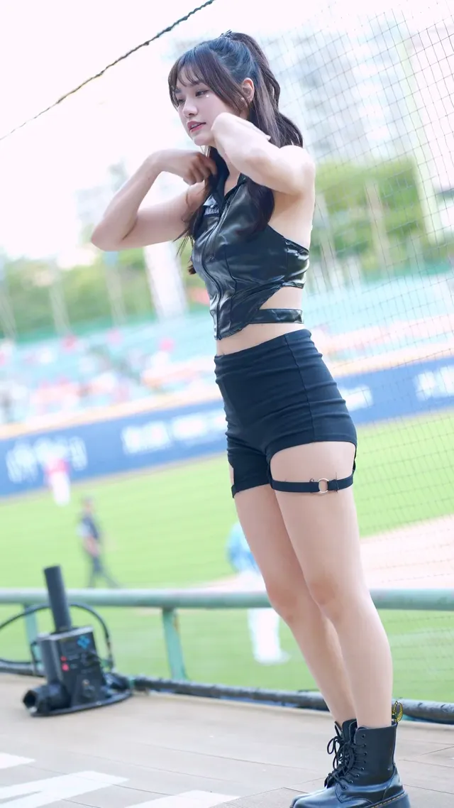 沁沁《申皓瑋應援今年比較有女人味但行為依然很小朋友XD》重裝戰將_新莊棒球場_富邦_fubon_angels