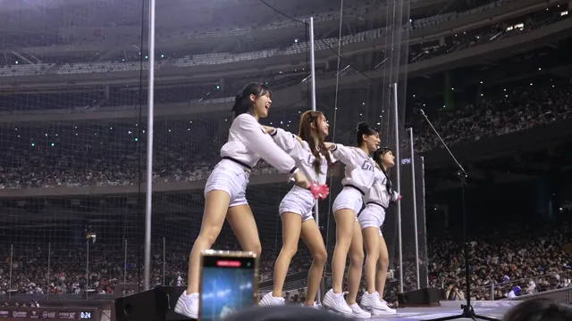 睦那京、朴淡備、吳效柾、崔洪邏局間應援曲_榮耀時刻_樂天巨人_영광의_순간_Lotte_Giants_cheerleaders
