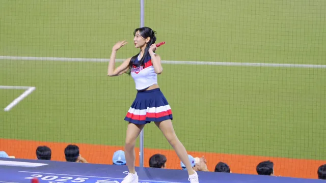 睦那京《今天是彩球啦啦隊風格裝束舞動的勁道十分迷人》台韓交流賽_大巨蛋_樂天巨人_LOTTE_GIRLS