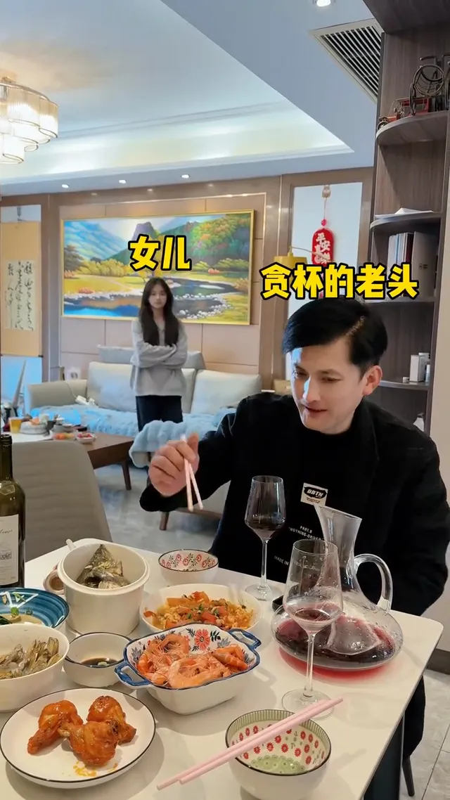 这哪是小棉袄，分明就是管家婆老头被管的服服帖帖