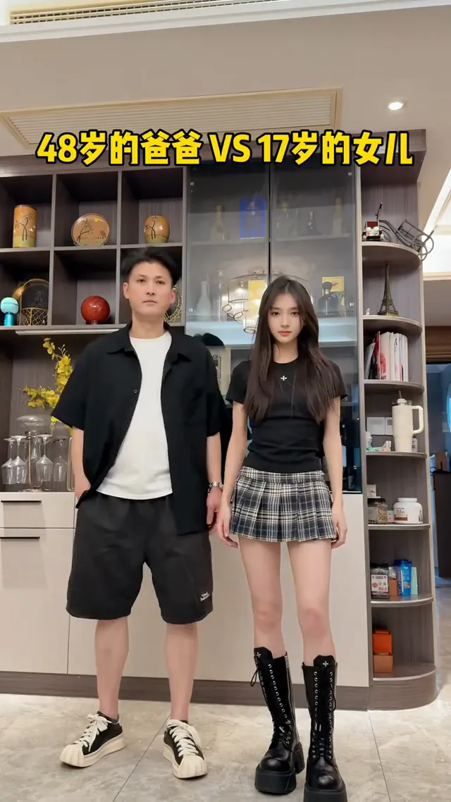 子悦拉着爸爸陪她拍一个fitcheck