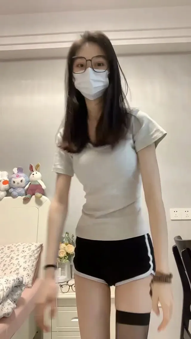 好带回家慢慢享受，一定很性福，唇兒很開一定很濕很好進出