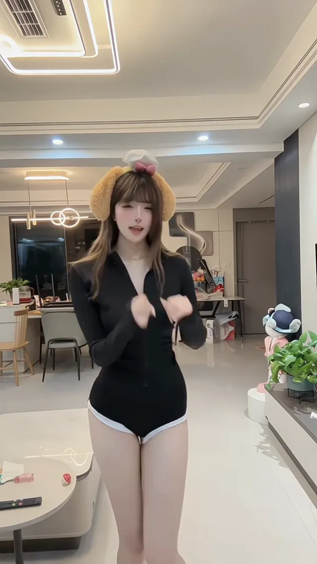 小心我的白皙美腿踢擊，擊中的人質找我摸摸你的傷口